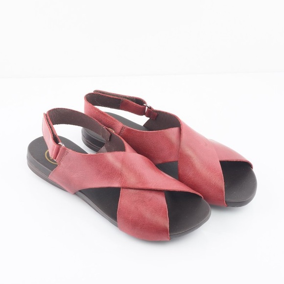 New Leather Crossover Sandals